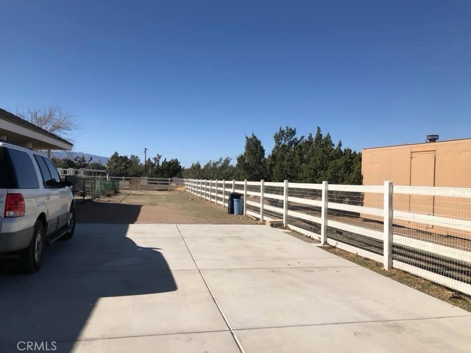 9126 Kittering Road Oak Hills, CA 92344 - Photo 43 of 47 driveway