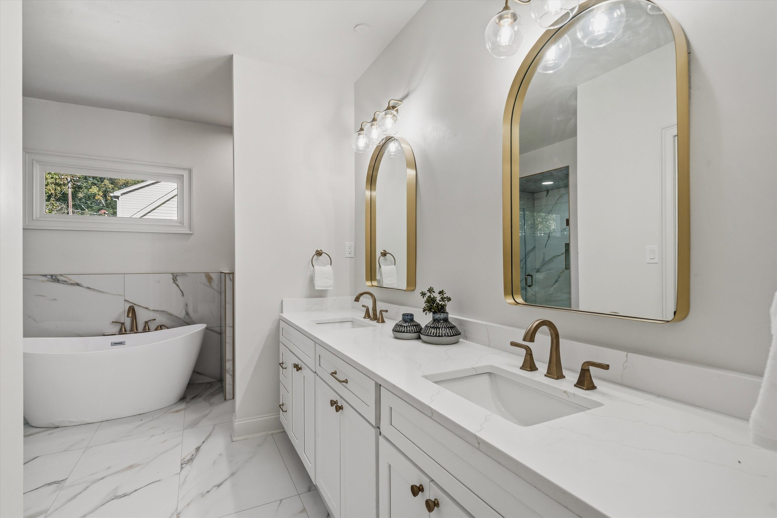 159 Perkins Extension Memphis, TN 38117 - Photo 20 of 37 a bathroom with a double vanity sink mirror and bathtub