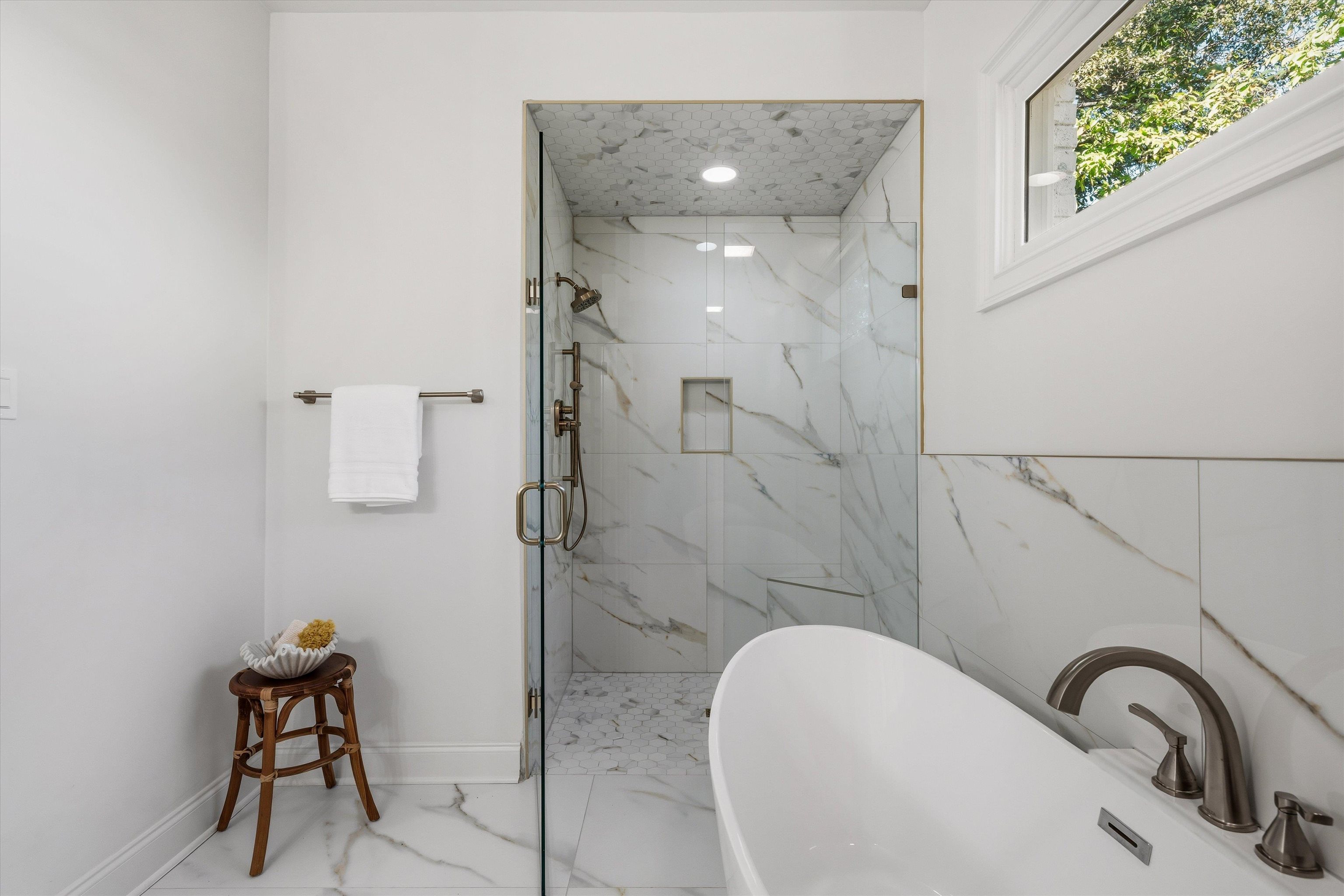 159 Perkins Extension Memphis, TN 38117 - Photo 21 of 37 a bathroom with a shower