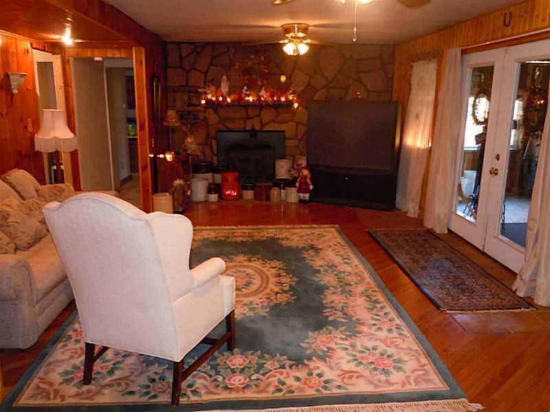 220 Odonnell Road Chicora, PA 16025 - Photo 5 of 21 Living Room.