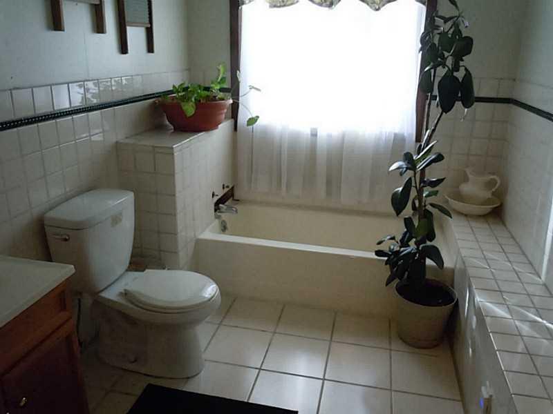 220 Odonnell Road Chicora, PA 16025 - Photo 8 of 21 Master Bath/Spa.
