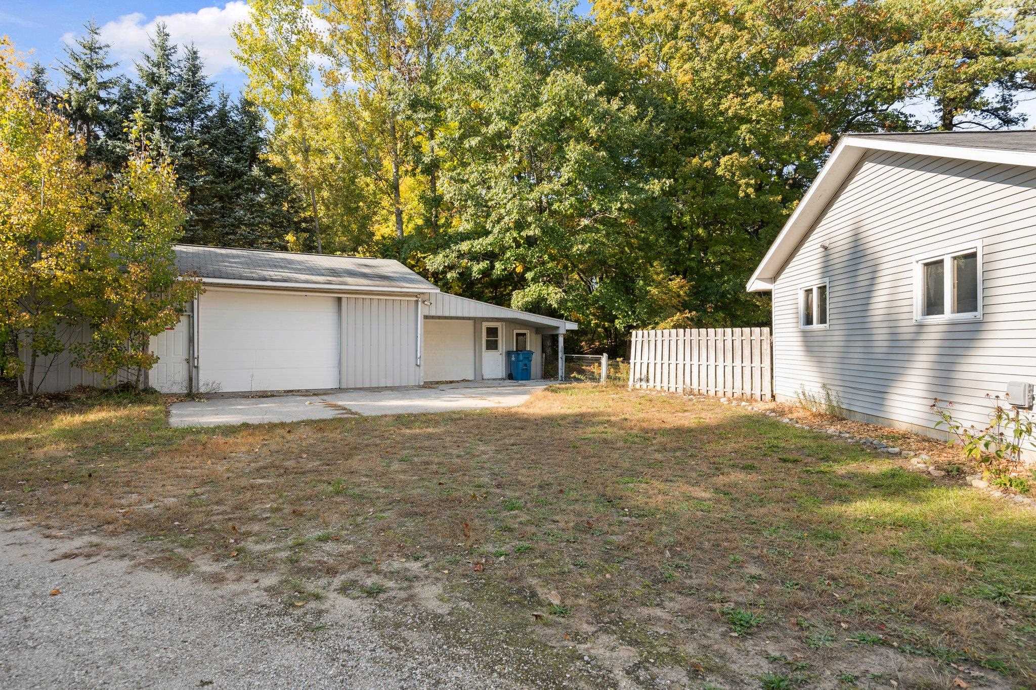 3008 Indian Hill Road Honor, MI 49640 - Photo 5 of 45 1905982-4.JPG