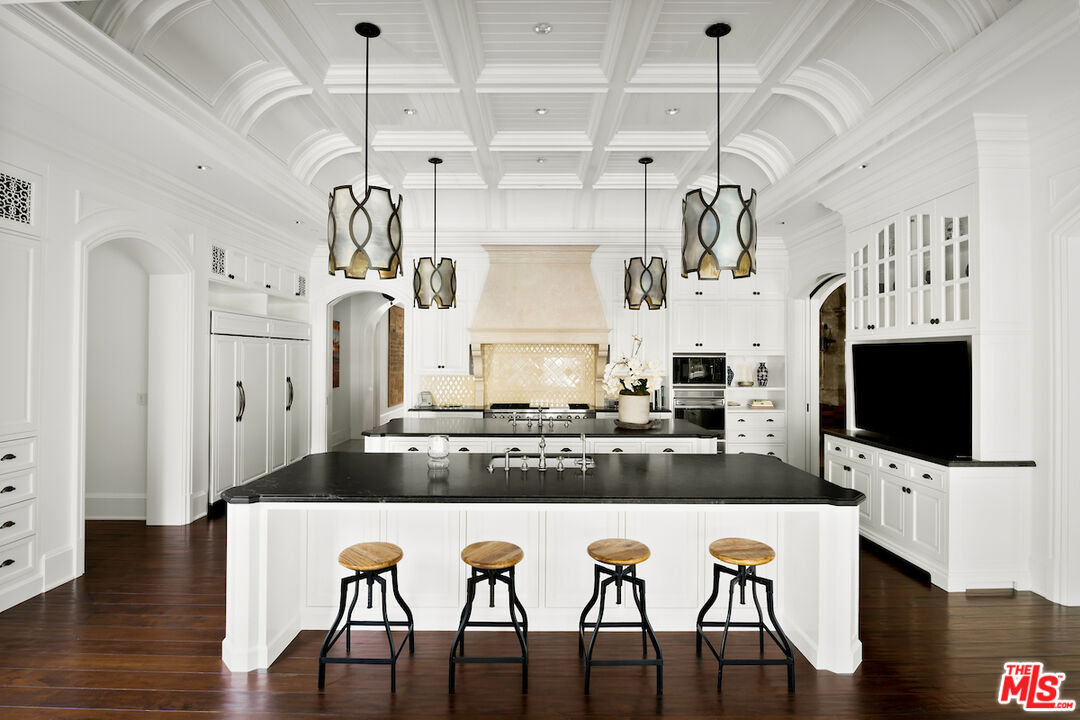 71 Beverly Park Beverly Hills, CA 90210 - Photo 15 of 75