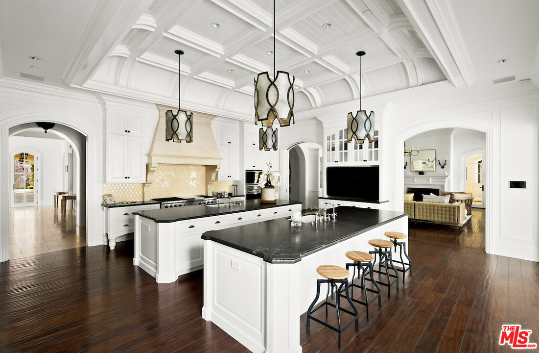 71 Beverly Park Beverly Hills, CA 90210 - Photo 16 of 75