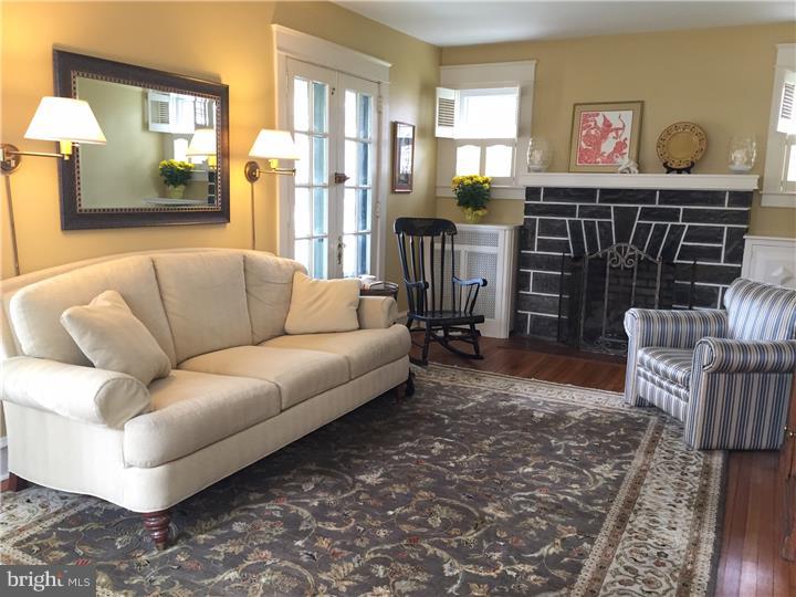 813 Valley Road Havertown, PA 19083 - Photo 3 of 13 Living Room