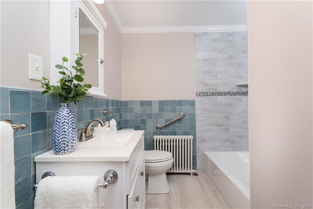 1748 Stratfield Road Fairfield, CT 06825 - Photo 12 of 30 a bathroom with a sink a toilet and bathtub