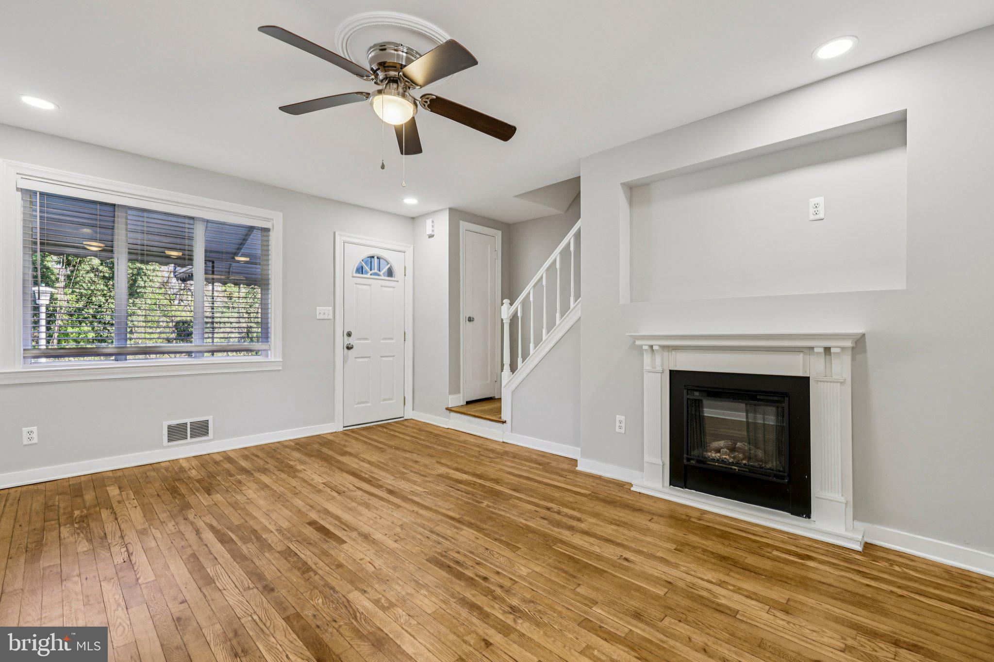 4546 Mountview Road Baltimore, MD 21229 - Photo 3 of 26