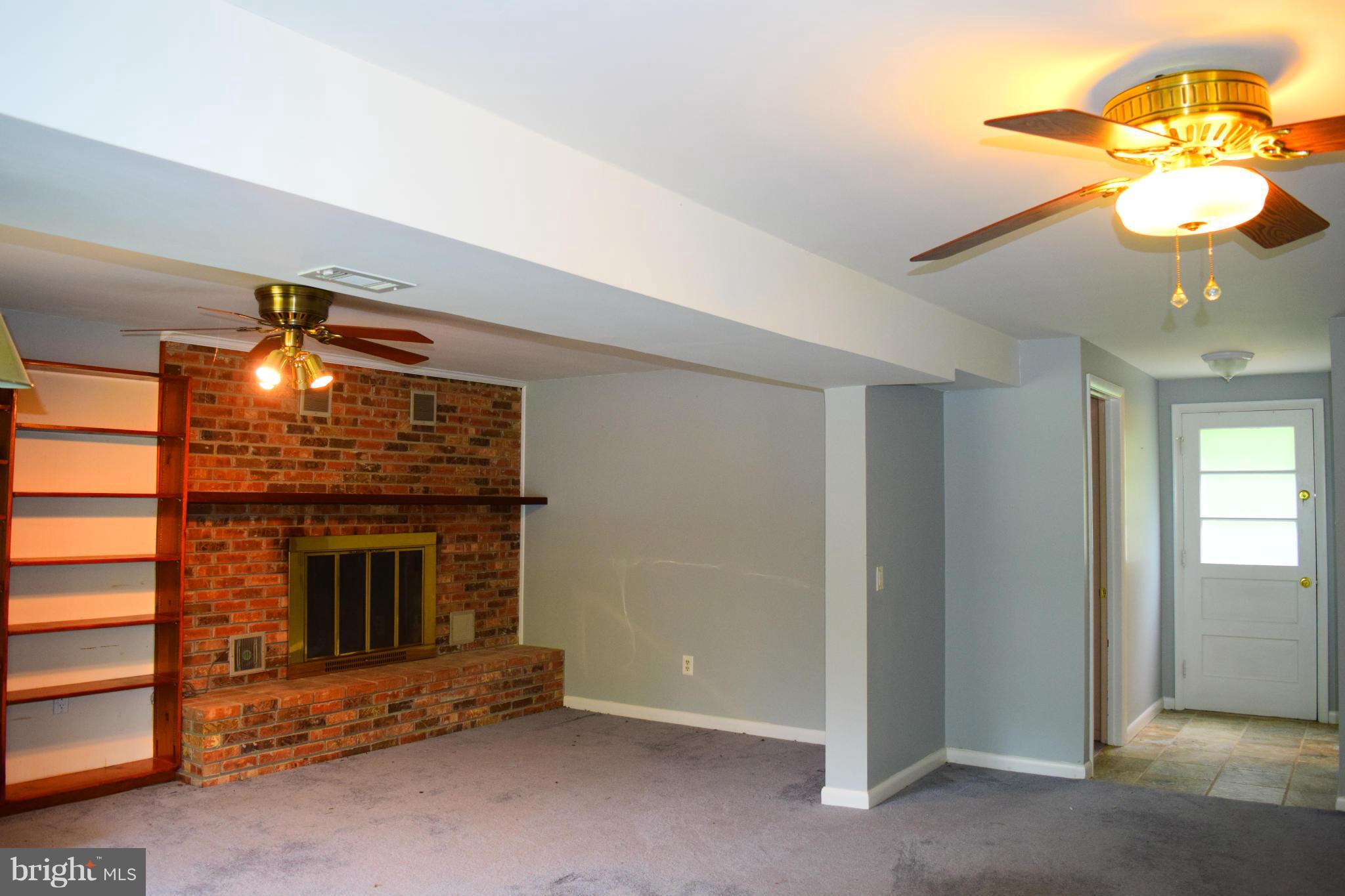 8809 Battery Road Alexandria, VA 22308 - Photo 13 of 27 Family Room
