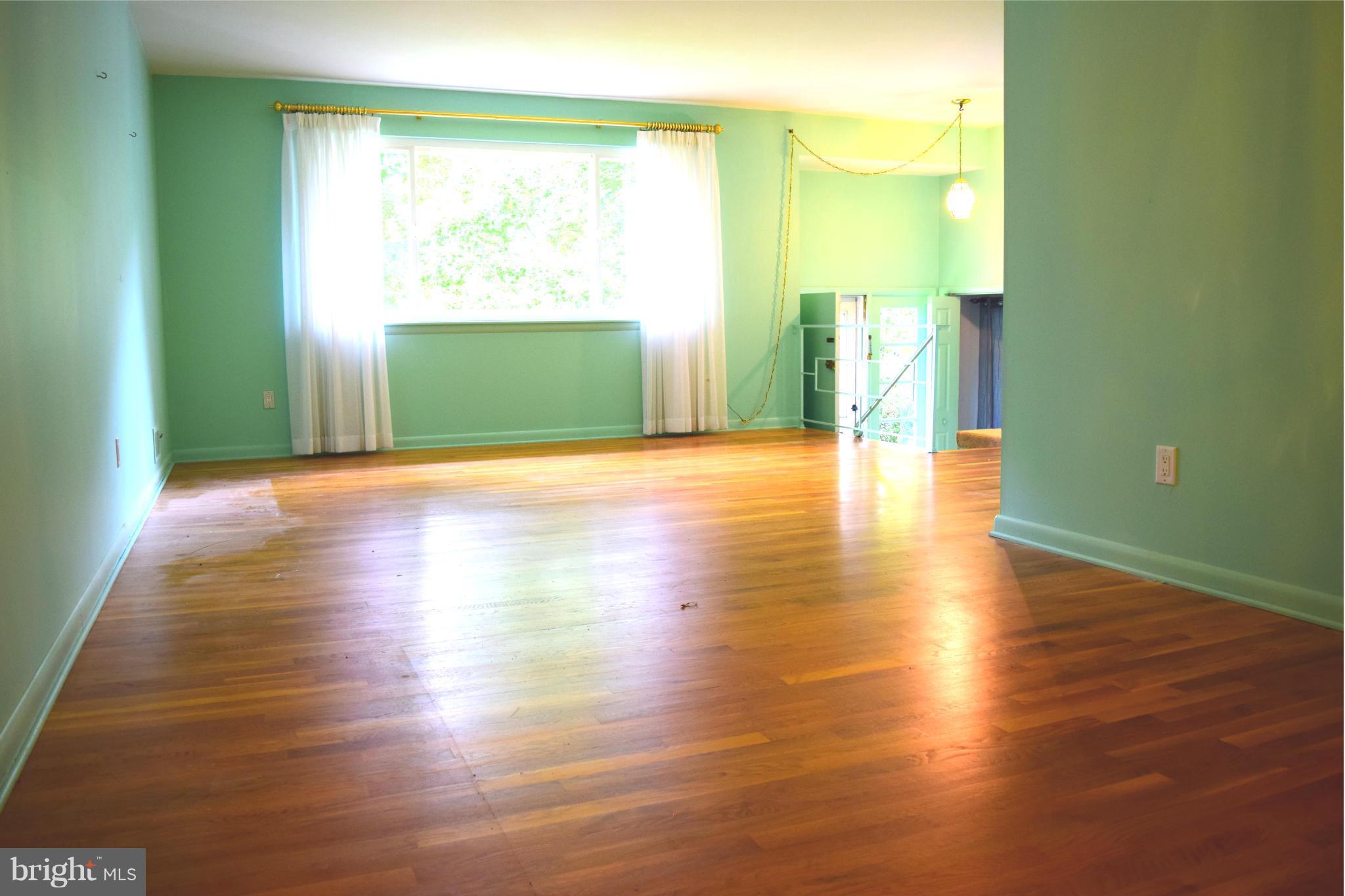 8809 Battery Road Alexandria, VA 22308 - Photo 19 of 27 Living Room