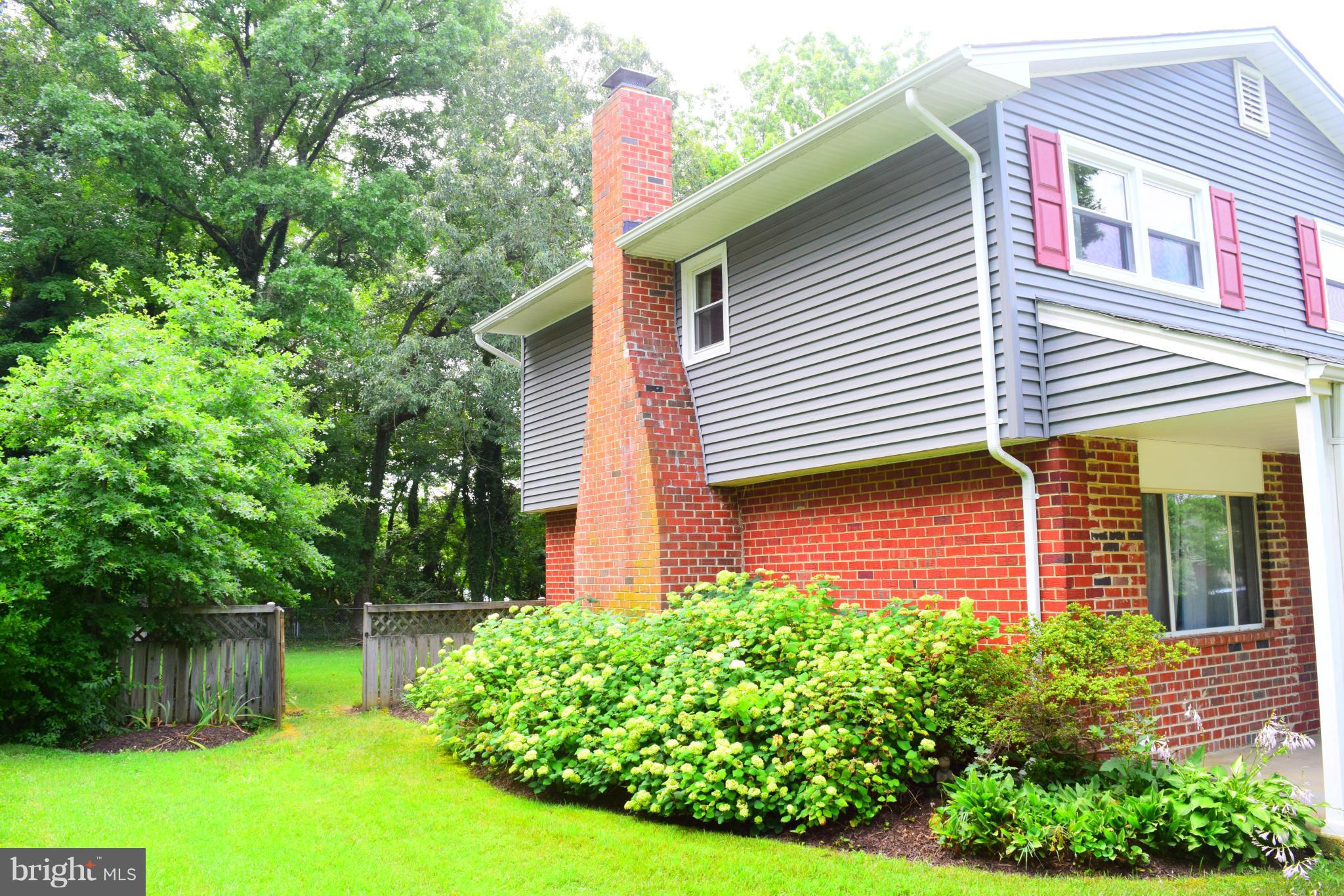 8809 Battery Road Alexandria, VA 22308 - Photo 5 of 27 Exterior side to fenced back yard