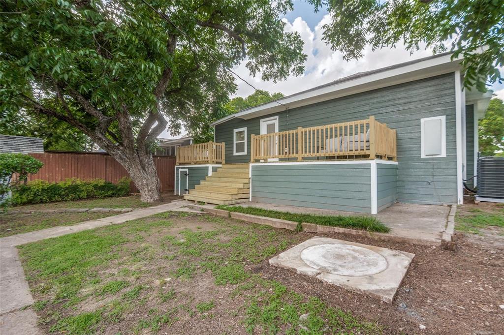 602 Brooks Avenue Dallas, TX 75208 - Photo 19 of 22 front view of a house with a yard