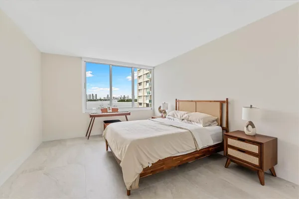$4,300 | 1200 West Avenue, Unit 604, Miami Beach, FL 33139