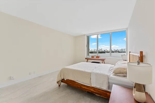 $4,300 | 1200 West Avenue, Unit 604, Miami Beach, FL 33139