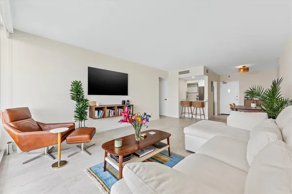 $4,300 | 1200 West Avenue, Unit 604, Miami Beach, FL 33139