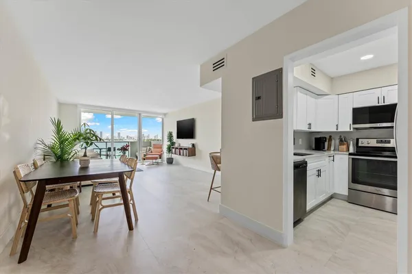 $4,300 | 1200 West Avenue, Unit 604, Miami Beach, FL 33139