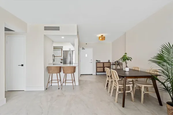 $4,300 | 1200 West Avenue, Unit 604, Miami Beach, FL 33139