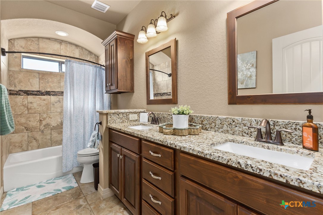 4612 Prairie Summit Seguin, TX 78155 - Photo 17 of 31 Bathroom - Hall