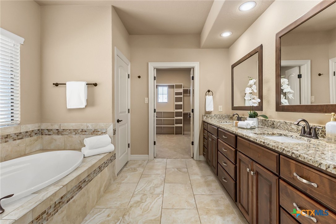 4612 Prairie Summit Seguin, TX 78155 - Photo 19 of 31 Master Bath