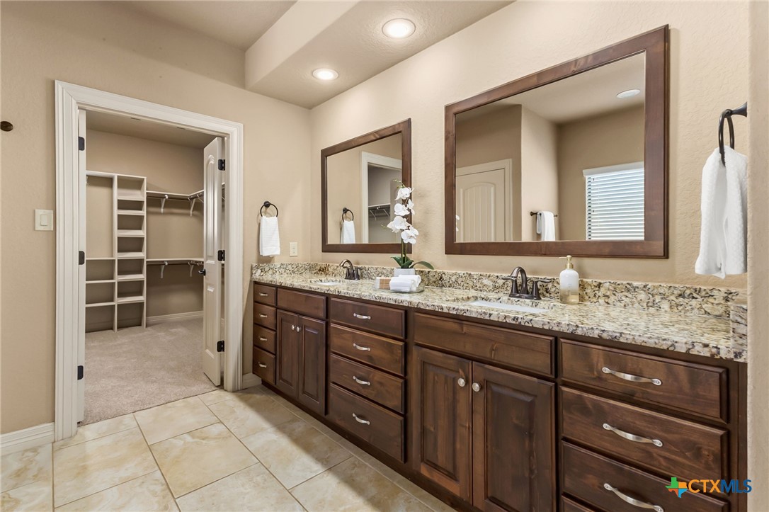 4612 Prairie Summit Seguin, TX 78155 - Photo 20 of 31 Master Bath vanities
