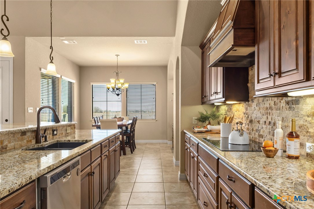4612 Prairie Summit Seguin, TX 78155 - Photo 9 of 31 Kitchen