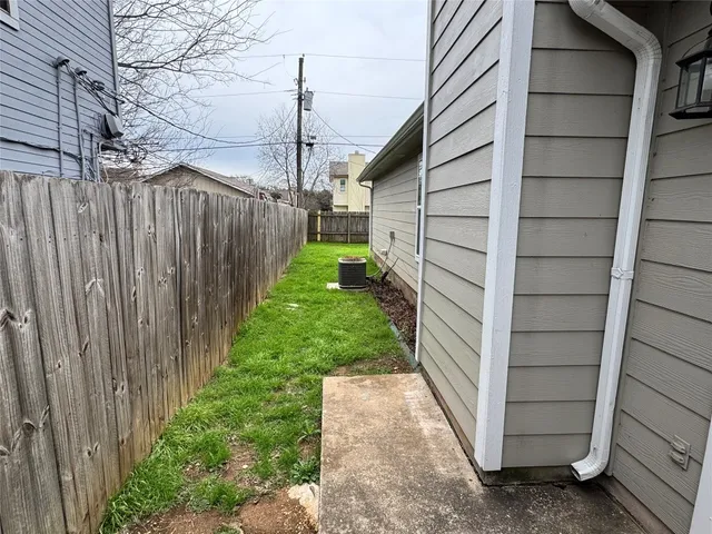 a view of a pathway of a house