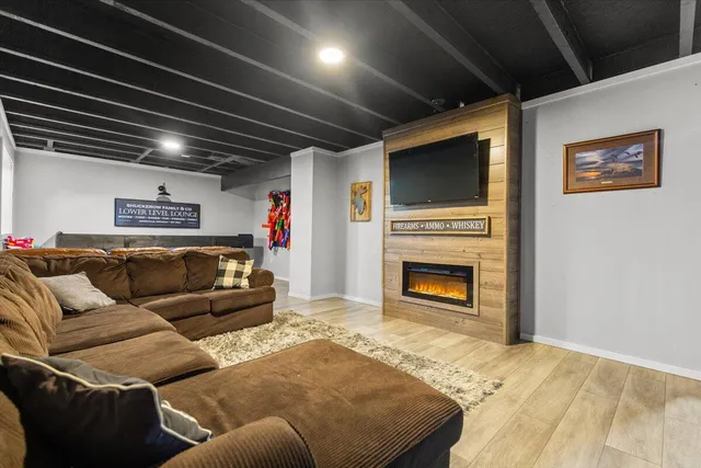 $390,900 | 17600 Peach Ridge Avenue Northwest, Kent City, MI 49330