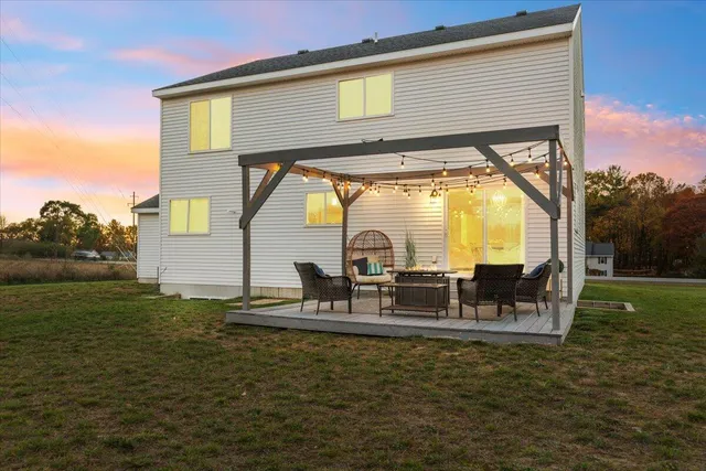 $390,900 | 17600 Peach Ridge Avenue Northwest, Kent City, MI 49330