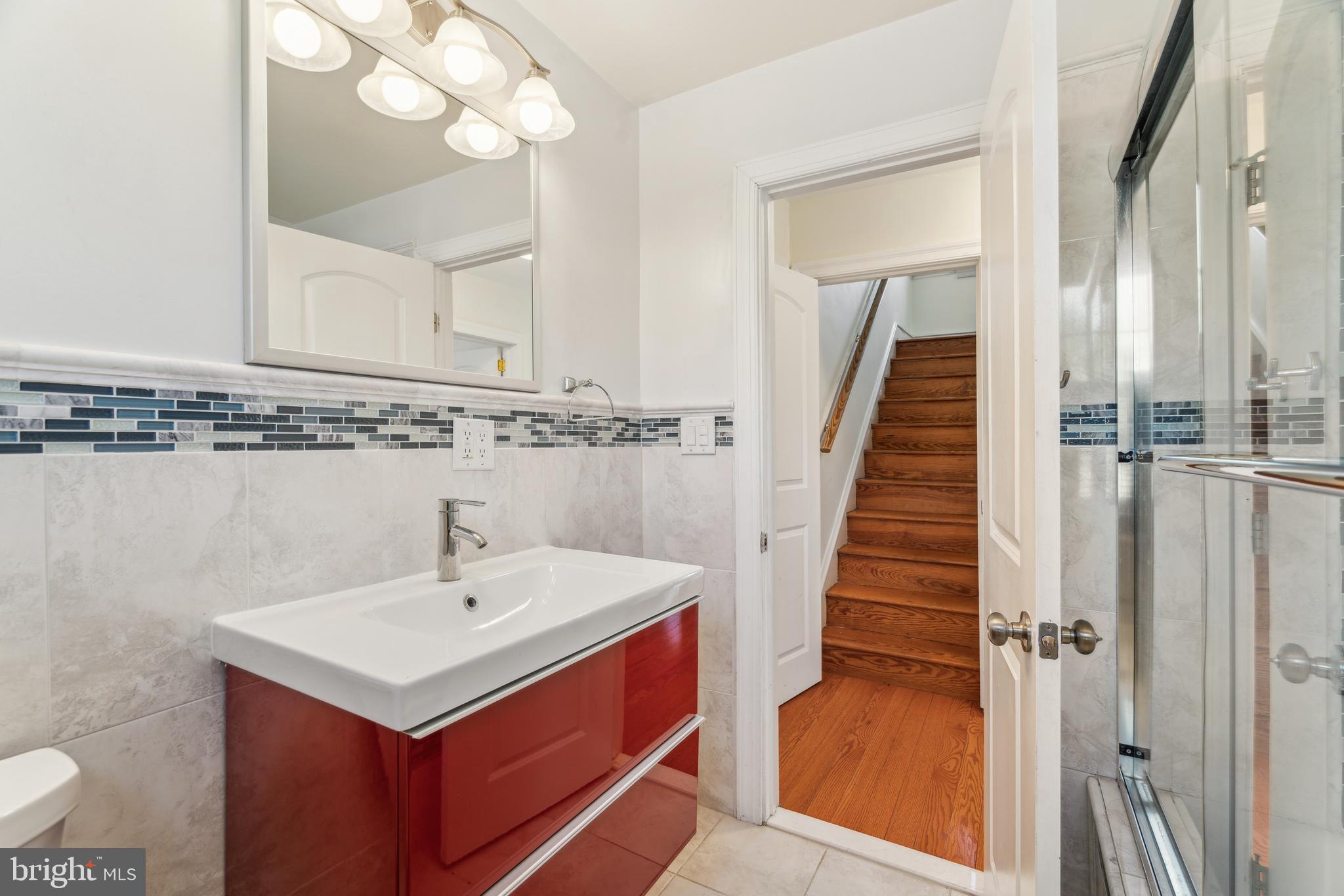 436 Penn Valley Road Penn Valley, PA 19072 - Photo 43 of 64 2nd floor full hall bath