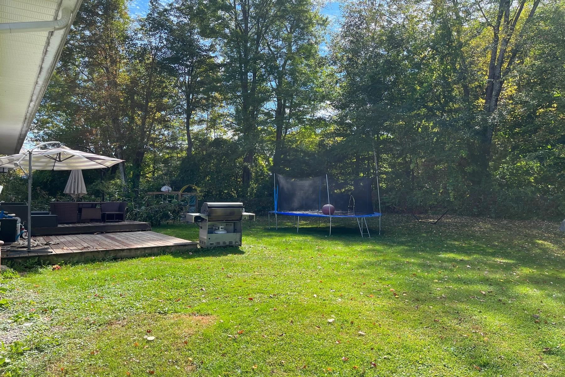 42 Stoneridge Drive Rutland, VT 05701 - Photo 4 of 28