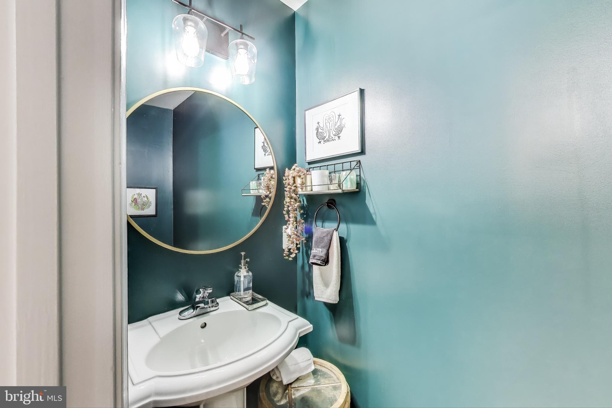 52 Quincy Place Northwest, Unit 304 Washington, DC 20001 - Photo 14 of 22 a bathroom with a sink and mirror