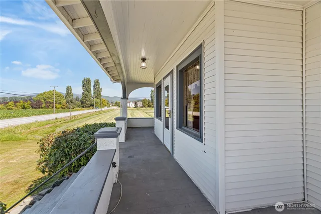 a front view of house with yard