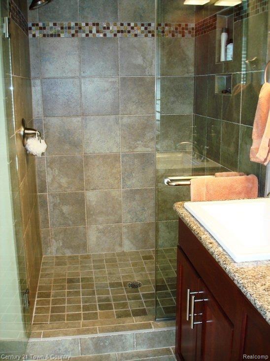 1158 Ridgeway Drive Rochester, MI 48307 - Photo 18 of 25 Master Bath Shower