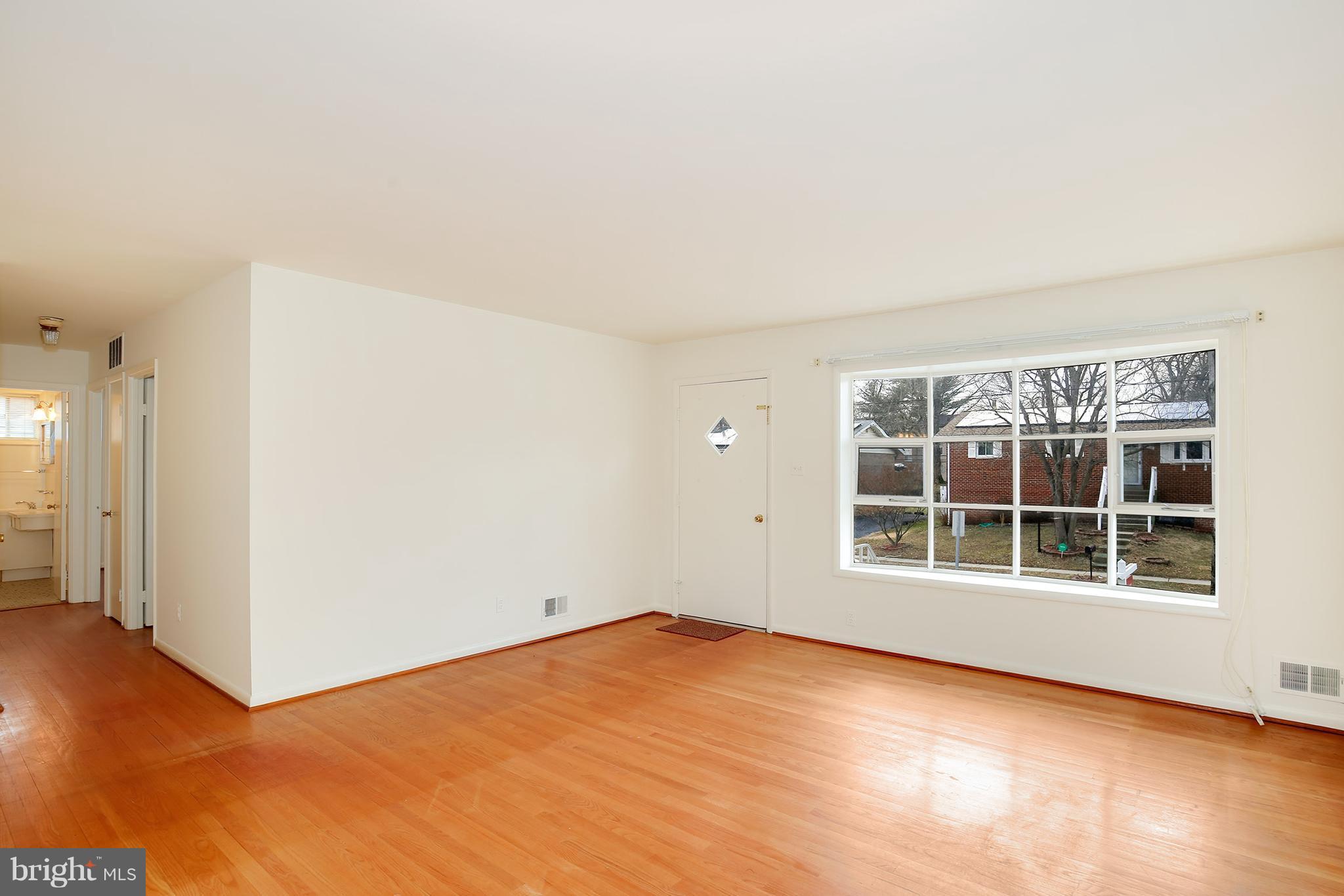 14111 Adkins Road Laurel, MD 20708 - Photo 5 of 30 Living Room