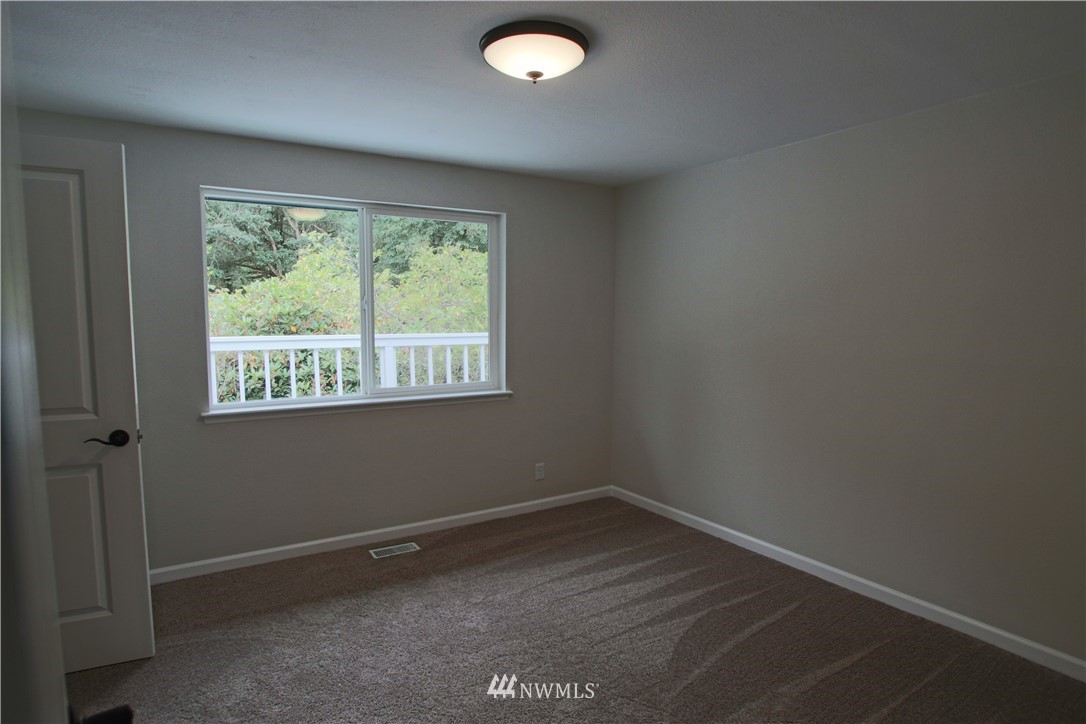 4715 Ridgemont Court Southeast Olympia, WA 98513 - Photo 15 of 25 Gallery Image 15