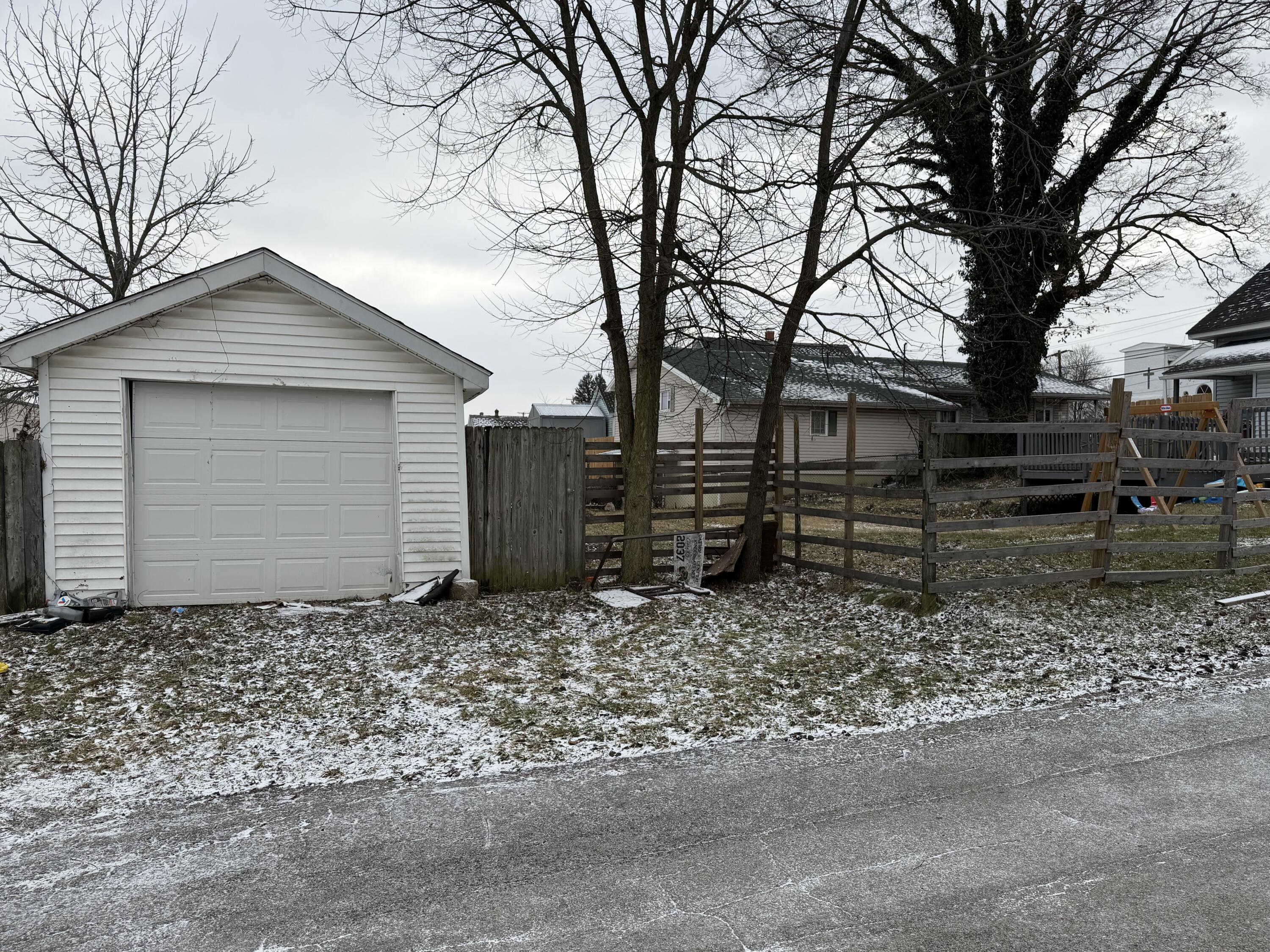 1652 Kenton Street Springfield, OH 45505 - Photo 5 of 8