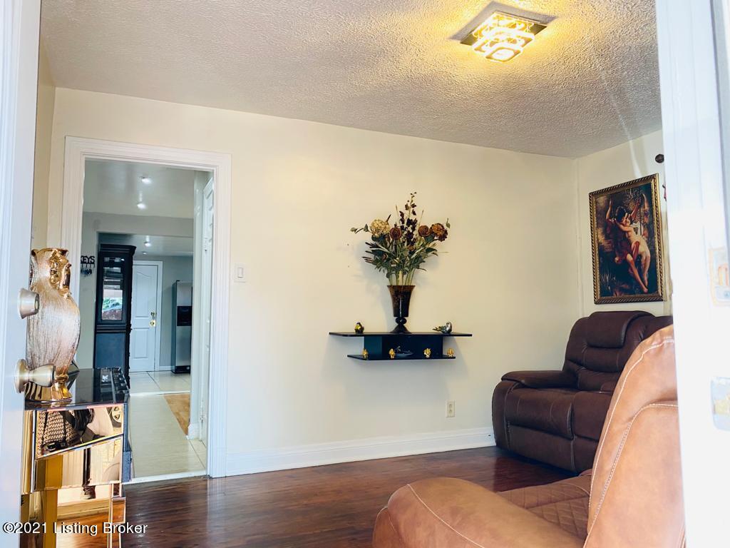 3324 Farnsley Road Louisville, KY 40216 - Photo 3 of 56 LIVING ROOM