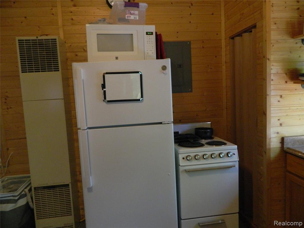 2007 North Markey Road Houghton Lake, MI 48629 - Photo 4 of 7