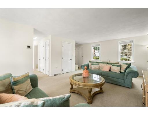 48 Rainbow Drive Haverhill, MA 01835 - Photo 10 of 33 a living room with furniture and a table