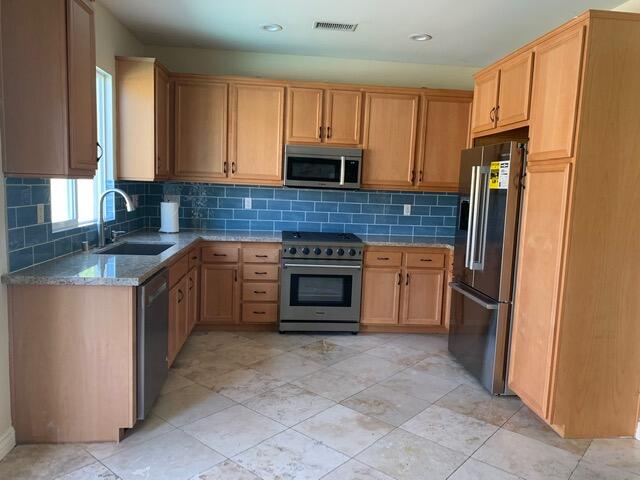 104 Shoreline Drive Rancho Mirage, CA 92270 - Photo 8 of 29 IMG_9228