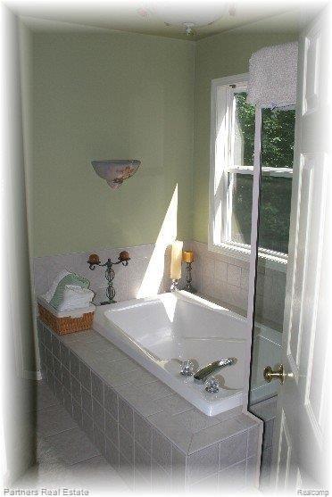 2541 Spruce Ridge Howell, MI 48855 - Photo 14 of 24 MstrBath with Jet Tub