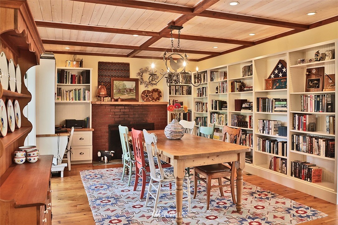 1618 & 1616 Lancaster Road Freeland, WA 98249 - Photo 11 of 40 a dining room with a wooden table and chairs