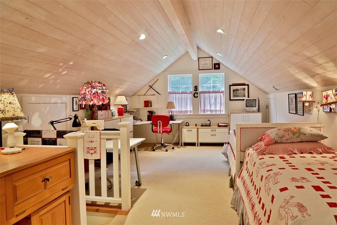 1618 & 1616 Lancaster Road Freeland, WA 98249 - Photo 16 of 40 a living room with lots of furniture and kitchen view