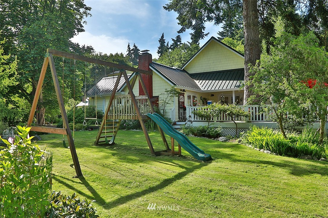 1618 & 1616 Lancaster Road Freeland, WA 98249 - Photo 21 of 40 a view of a house with a park