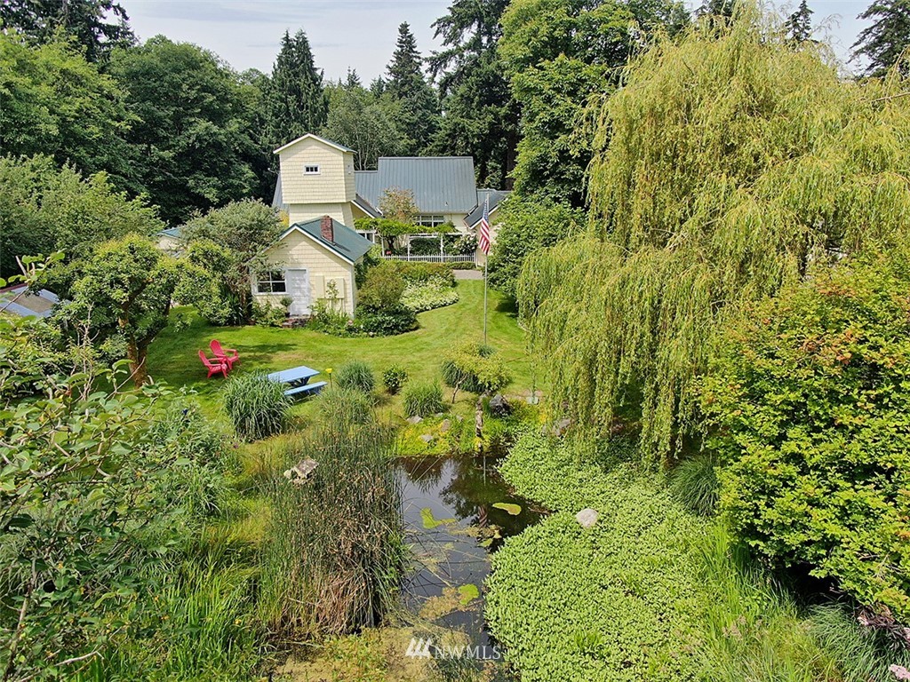 1618 & 1616 Lancaster Road Freeland, WA 98249 - Photo 22 of 40 a yellow building with trees in the background