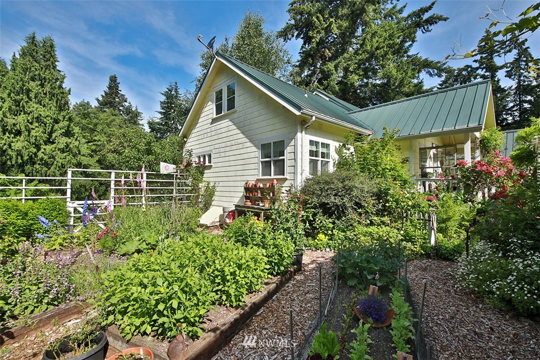 1618 & 1616 Lancaster Road Freeland, WA 98249 - Photo 37 of 40 a view of a house with a small yard and potted plants