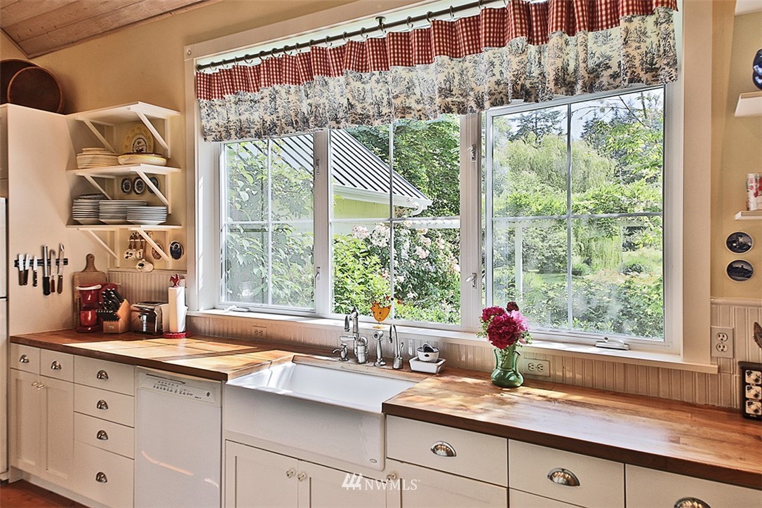 1618 & 1616 Lancaster Road Freeland, WA 98249 - Photo 7 of 40 a kitchen with a sink and large window