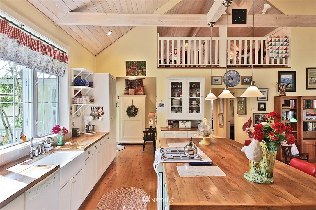 1618 & 1616 Lancaster Road Freeland, WA 98249 - Photo 8 of 40 a front view of a house with outdoor seating