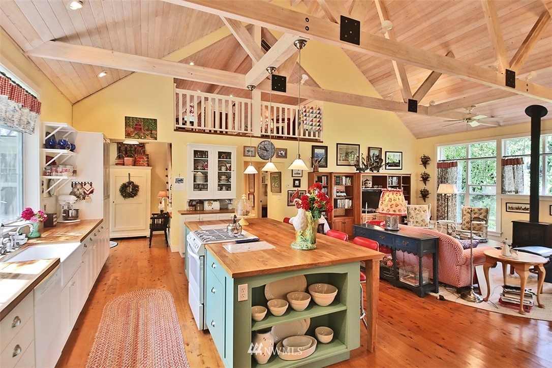 1618 & 1616 Lancaster Road Freeland, WA 98249 - Photo 10 of 40 a very nice looking room with windows