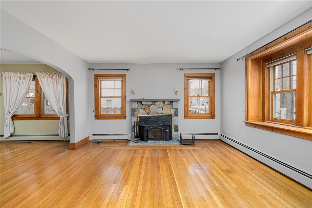 10 Hill Avenue Smithfield, RI 02917 - Photo 3 of 27