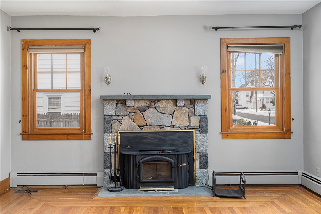 10 Hill Avenue Smithfield, RI 02917 - Photo 4 of 27